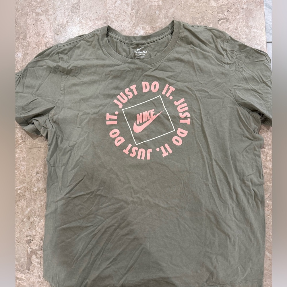 Nike tee - Picture 3 of 5